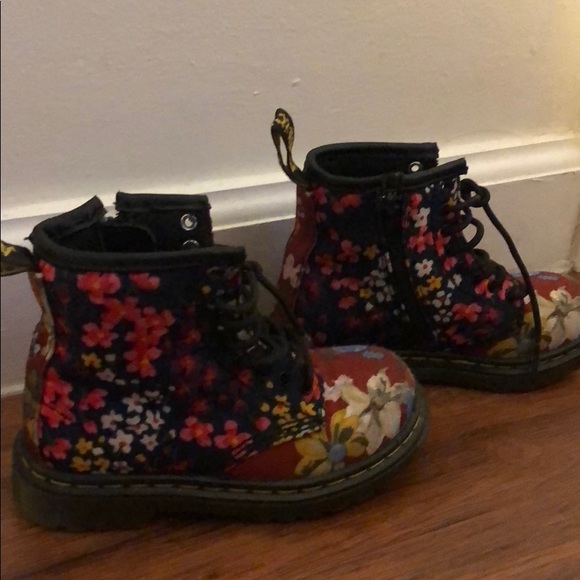 Kids Dr Martens - Picture 3 of 4